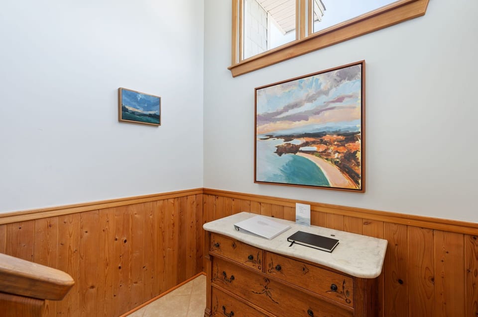 Landing with house info and guest book
