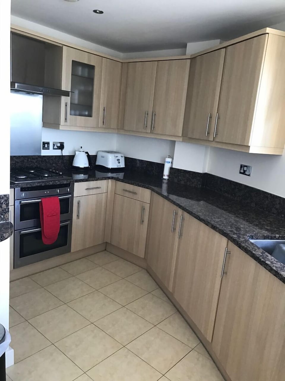 Modern, well-equipped kitchen