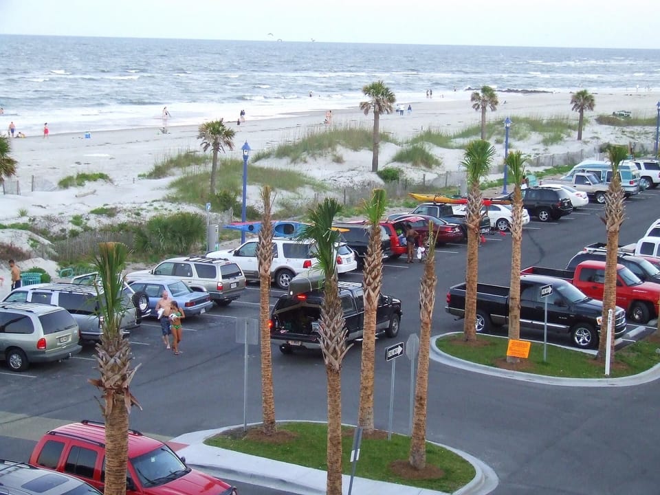 Walking distance to pier, pavilion, and beach.