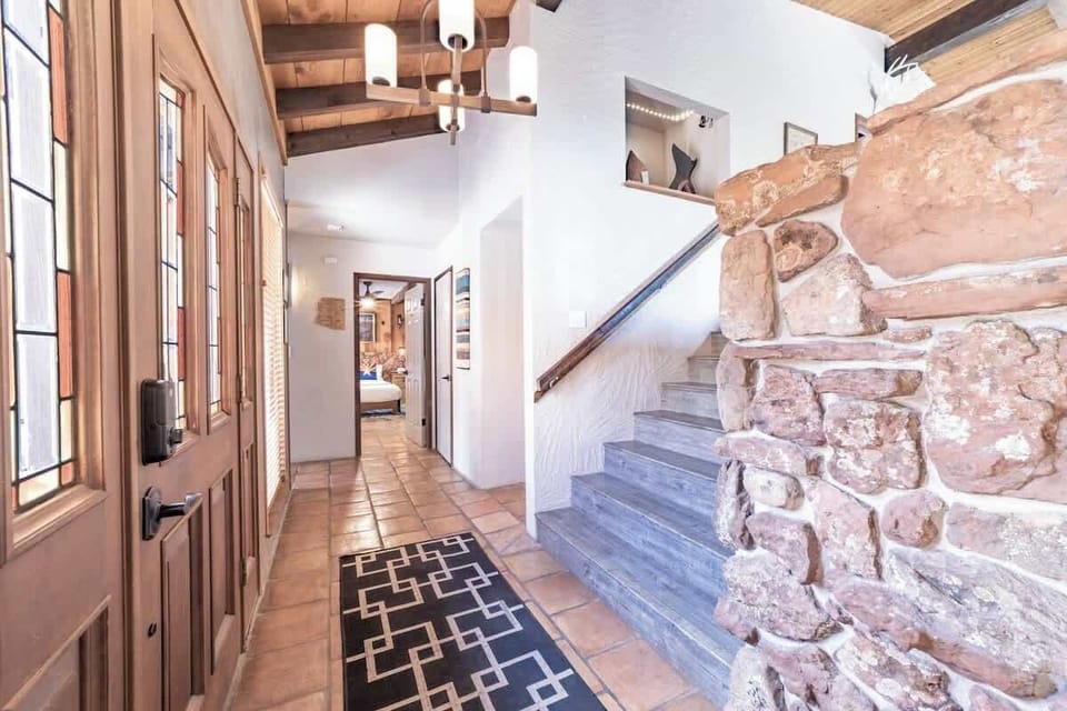 Welcoming entry way and staircase