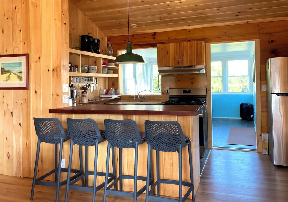 bar with view to the kitchen and eating porch
