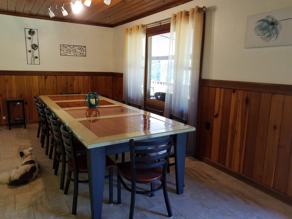 10 foot dining table that can seat 18