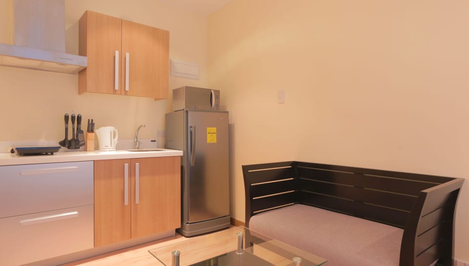 Tidy Studio w/ WIFI @Knightsbridge 4309