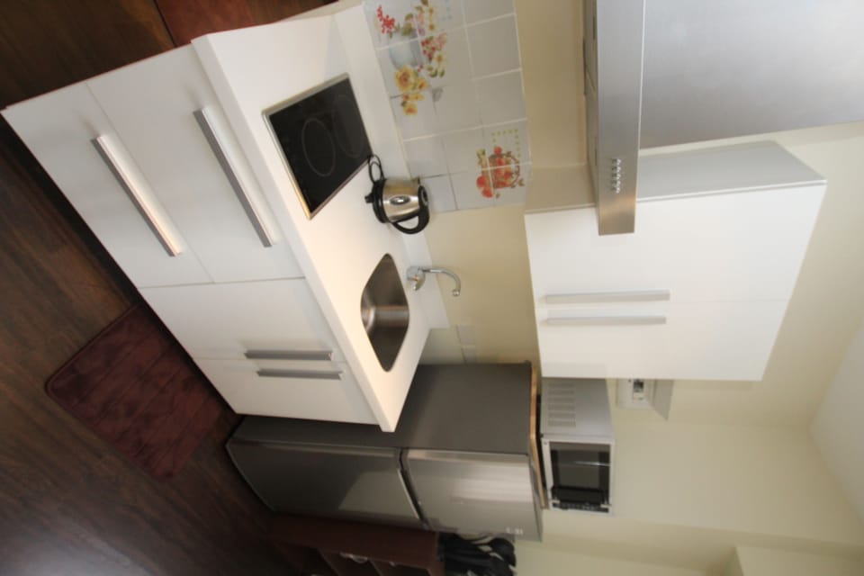 Cozy 1-Bedroom unit @Knightsbridge 0711
