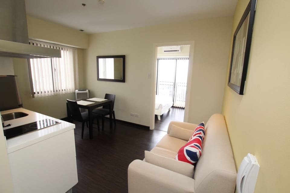 Cozy 1-Bedroom unit @Knightsbridge 0711
