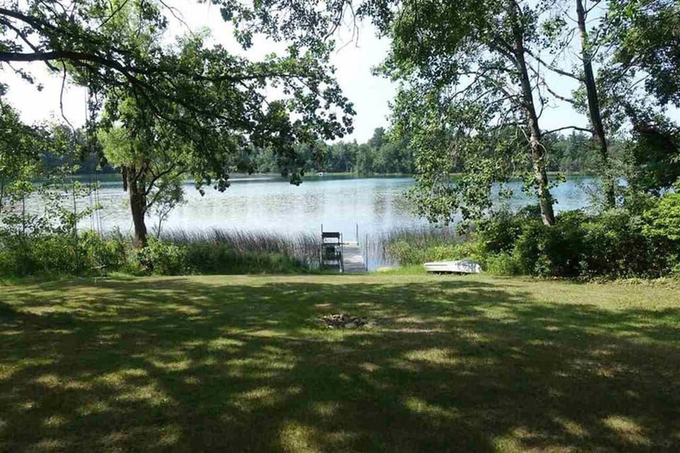 Cottage & Suite on Quiet Rollofson Lake