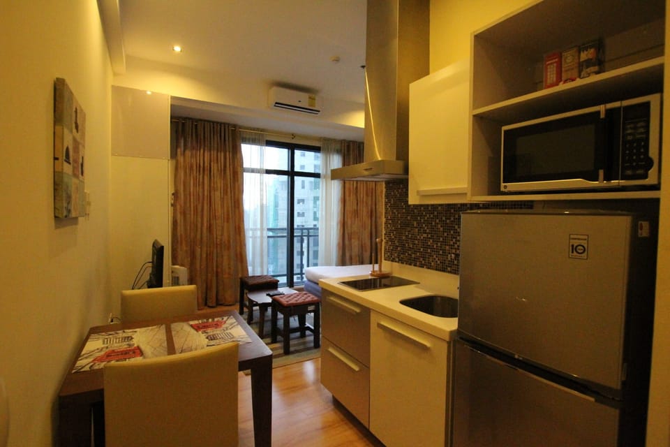 Gorgeous Studio unit@Knightsbridge 3906A