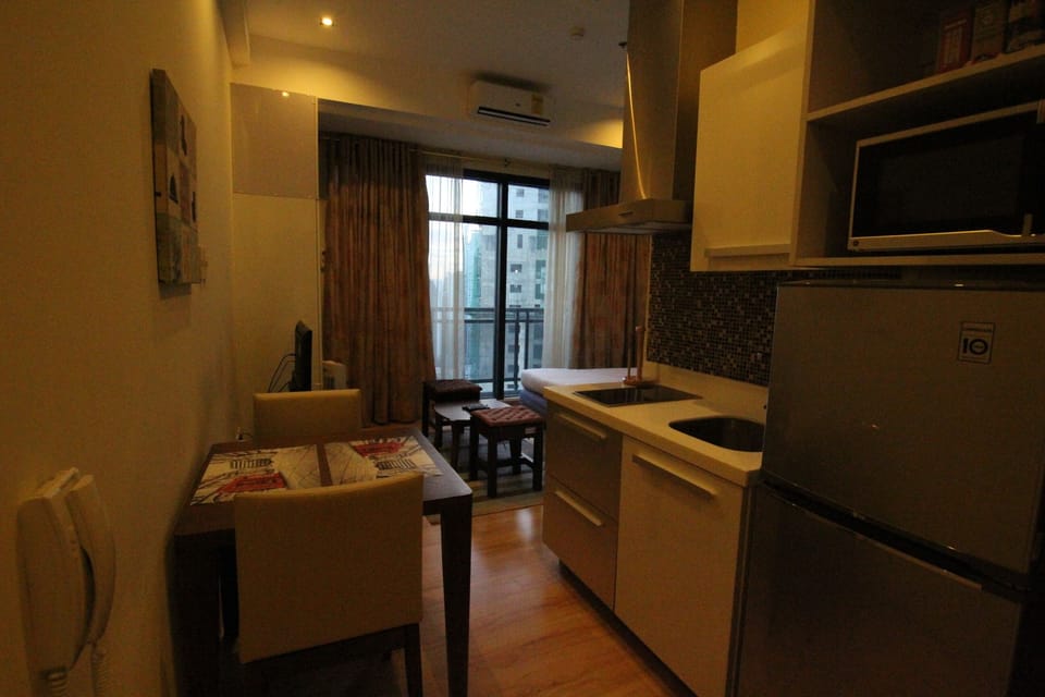 Gorgeous Studio unit@Knightsbridge 3906A