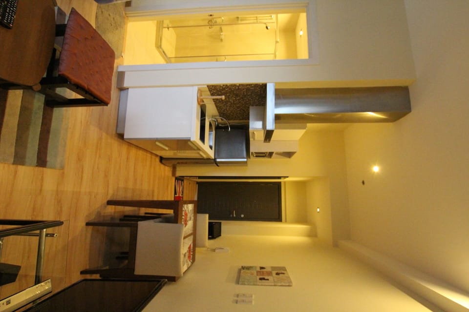 Gorgeous Studio unit@Knightsbridge 3906A