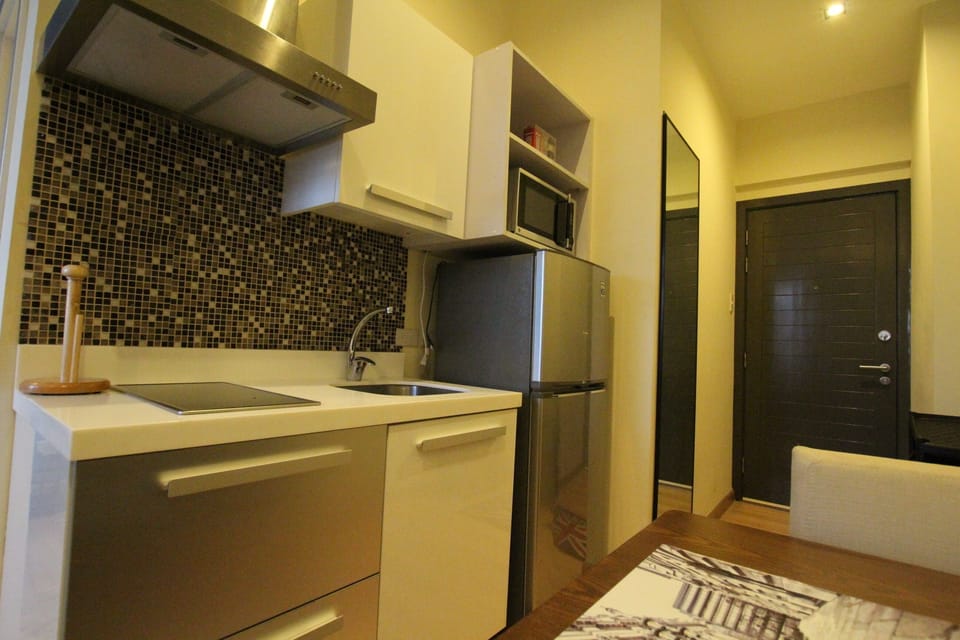 Gorgeous Studio unit@Knightsbridge 3906A