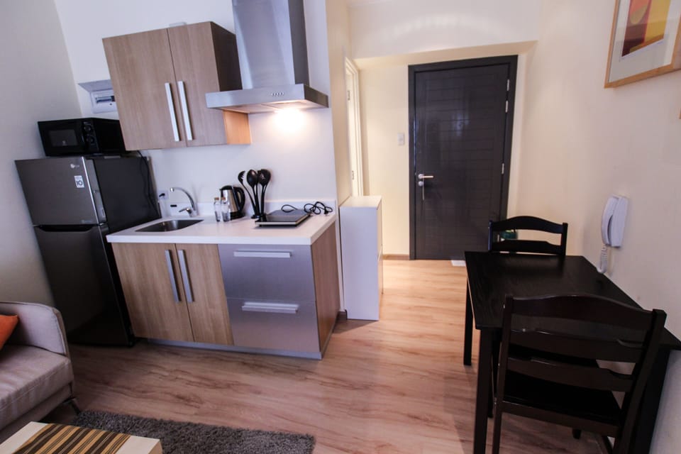 Comfy Studio Unit @ Knightsbridge 4106B