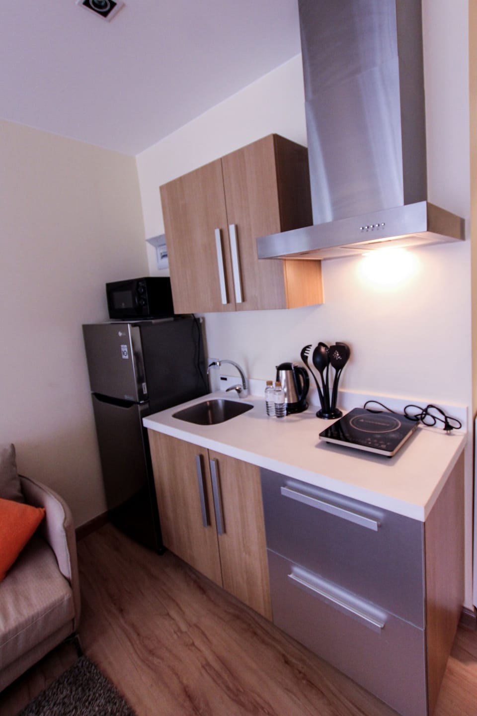Comfy Studio Unit @ Knightsbridge 4106B