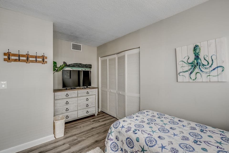 Guest bedroom