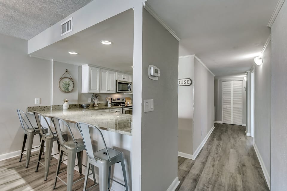 Kitchen has eat in bar for extra dining space