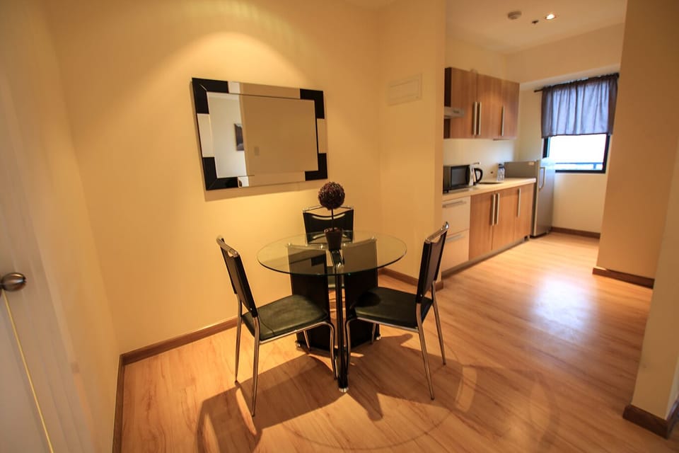 Stylish Studio Unit @ Knightsbridge 3714