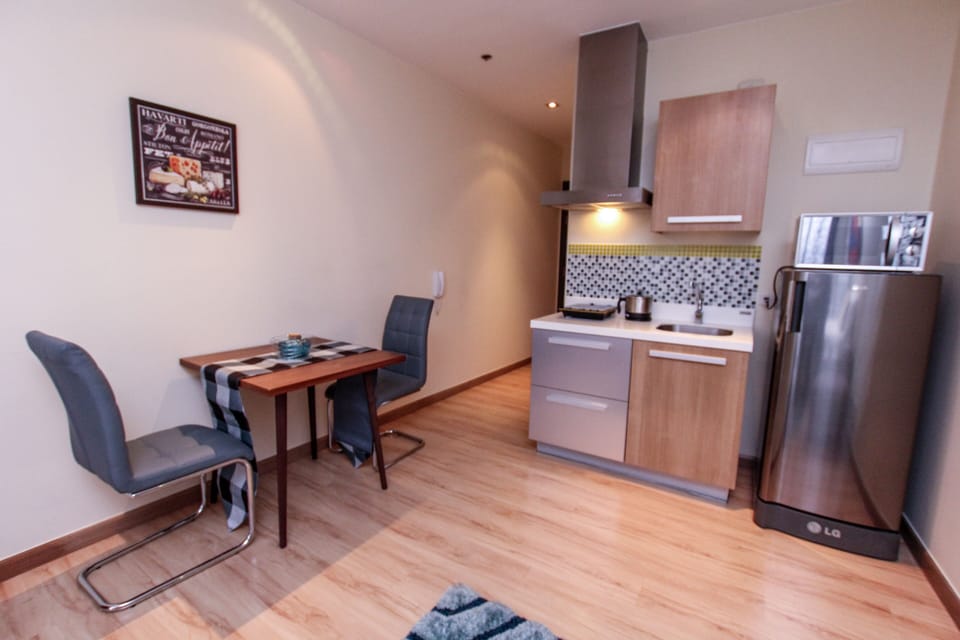 Homey Studio Unit @ Knightsbridge 4522