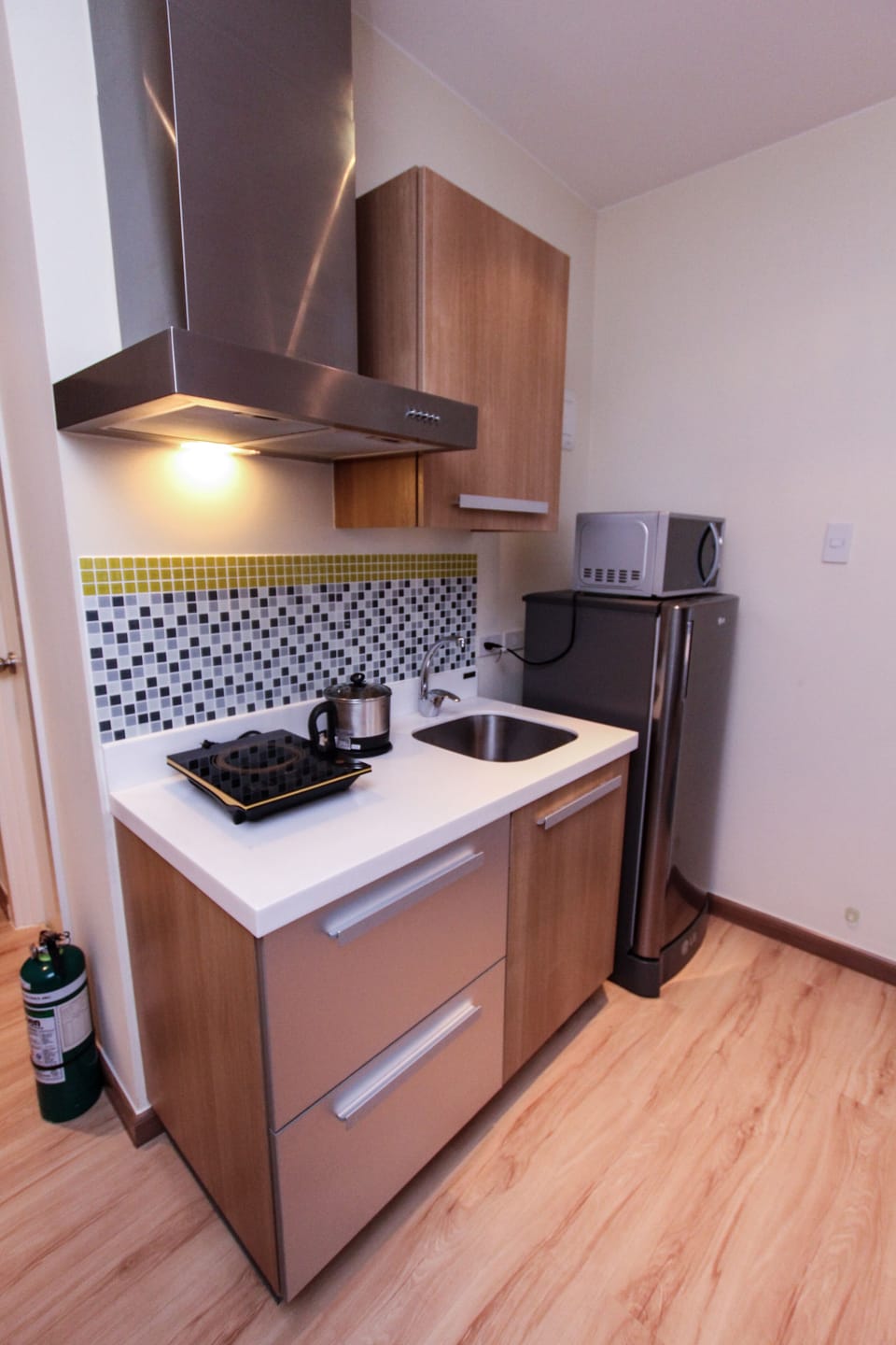 Homey Studio Unit @ Knightsbridge 4522