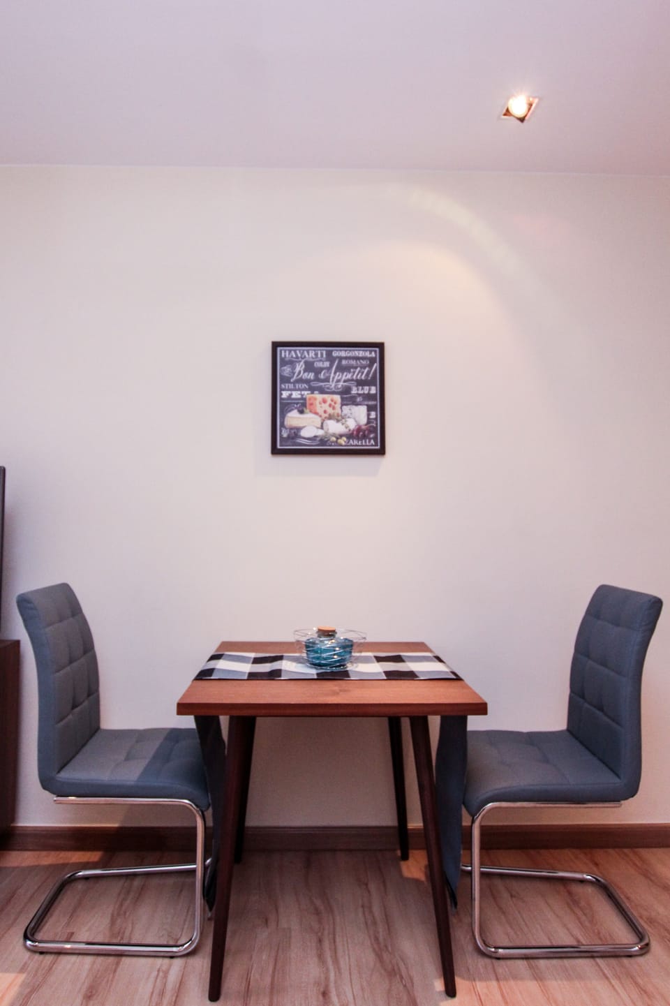 Homey Studio Unit @ Knightsbridge 4522