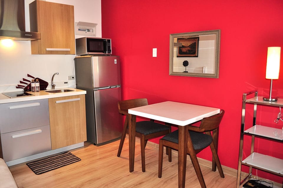 Romantic Studio Unit @Knightsbridge 1414