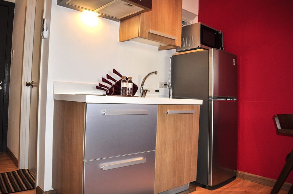 Romantic Studio Unit @Knightsbridge 1414