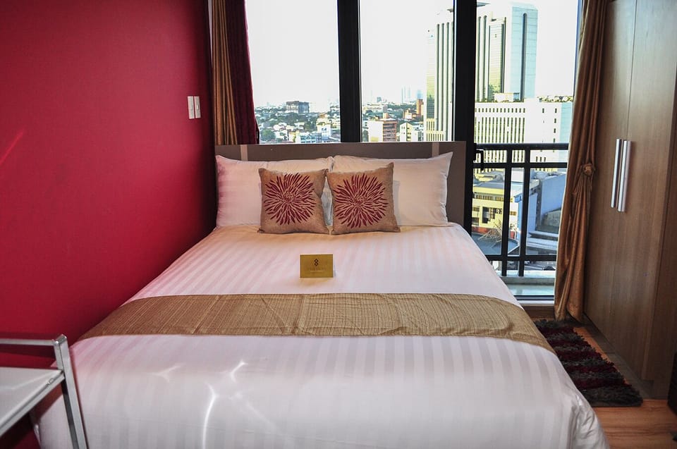 Romantic Studio Unit @Knightsbridge 1414