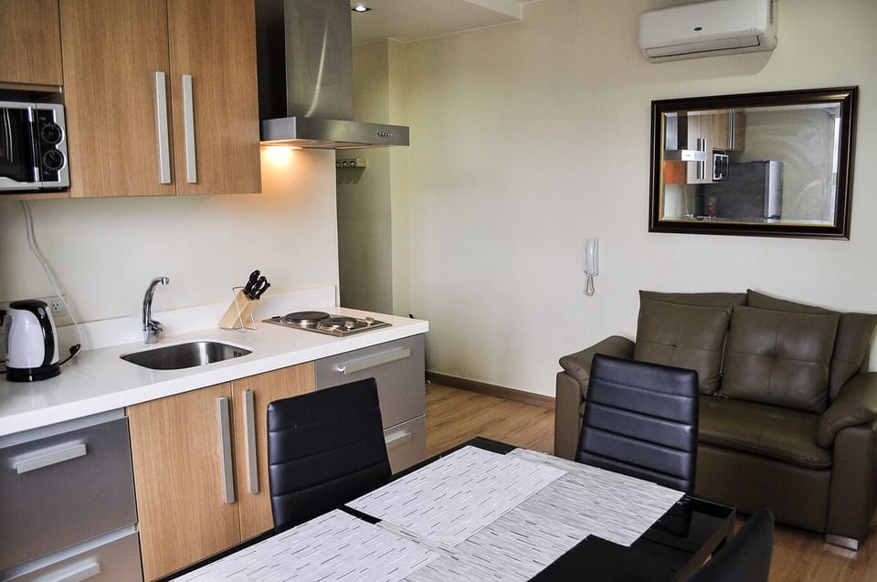 Cozy 1Bedroom + WiFi @Knightsbridge 5024