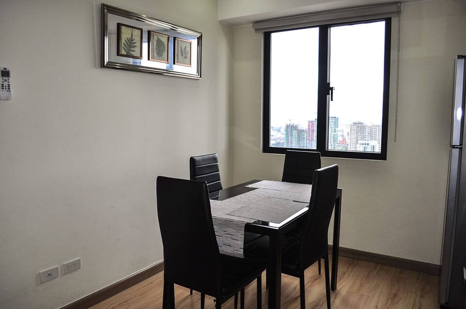 Cozy 1Bedroom + WiFi @Knightsbridge 5024
