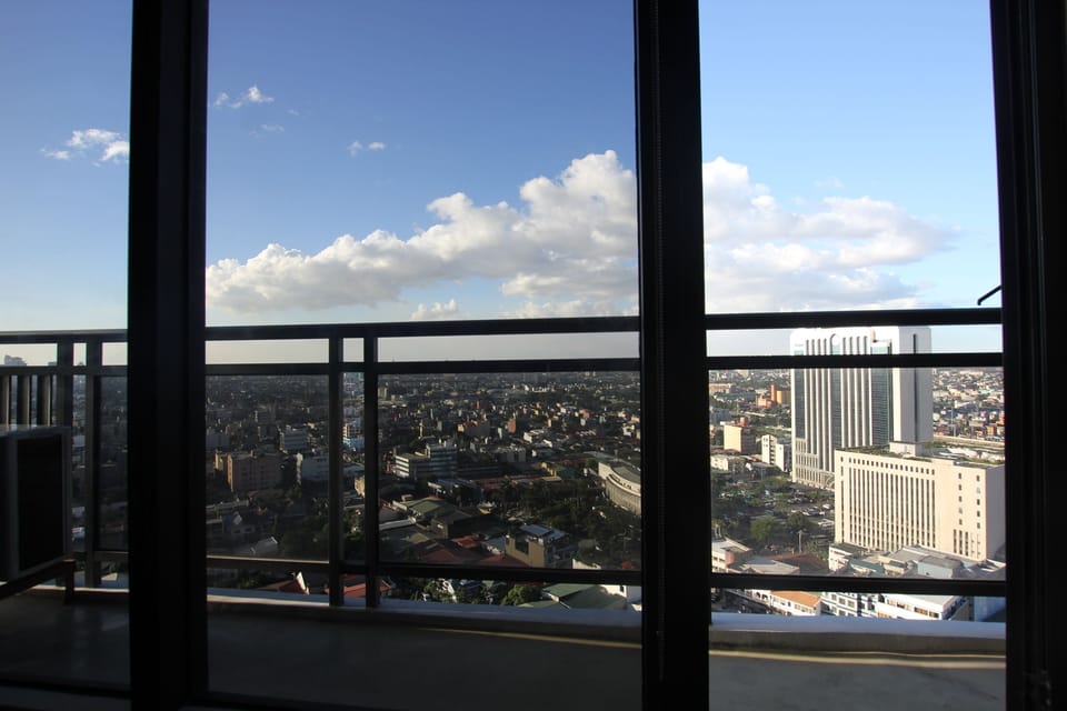 Great View - Studio @ Knightsbridge 1606