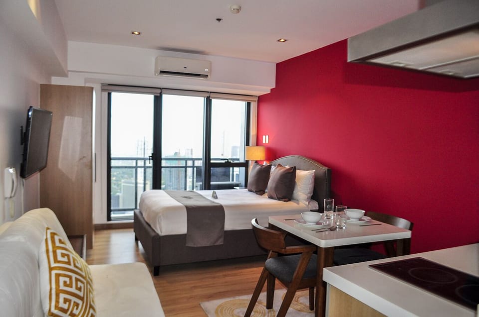 "Modern" Studio Unit @Knightsbridge 5310