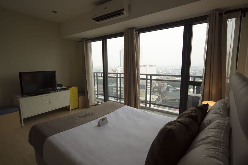 "Modern"Studio Unit @ Knightsbridge 1421
