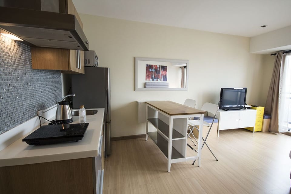"Modern"Studio Unit @ Knightsbridge 1421