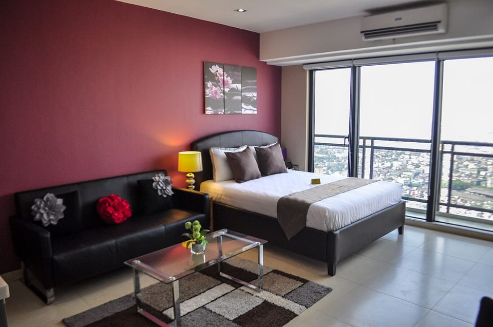 "Modern" Studio Unit @Knightsbridge 5623