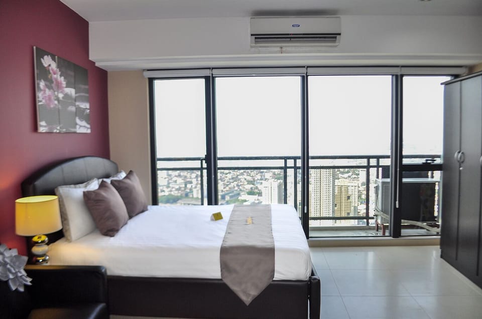 "Modern" Studio Unit @Knightsbridge 5623