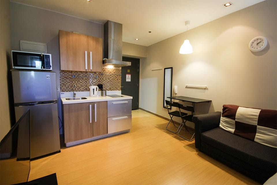 Studio Unit @ Knightsbridge 4708