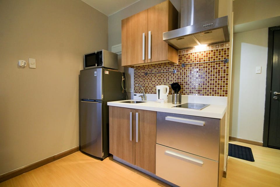 Studio Unit @ Knightsbridge 4708