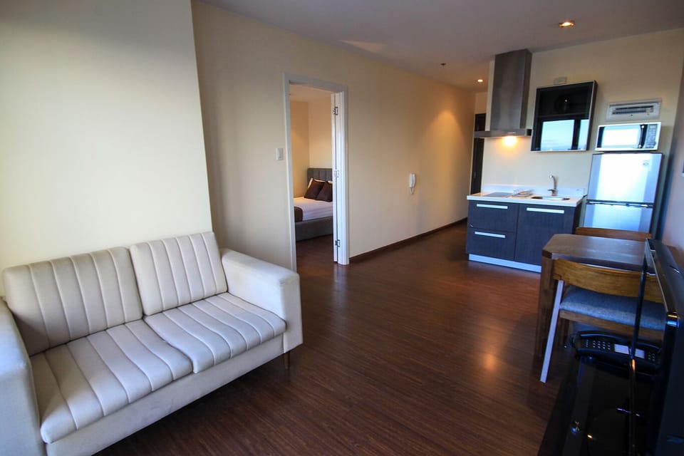 1-Bedroom Apt Unit @ Knightsbridge 4018
