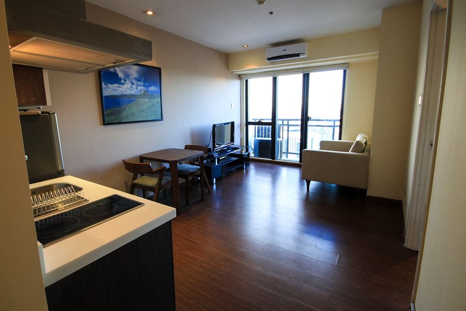 1-Bedroom Apt Unit @ Knightsbridge 4018
