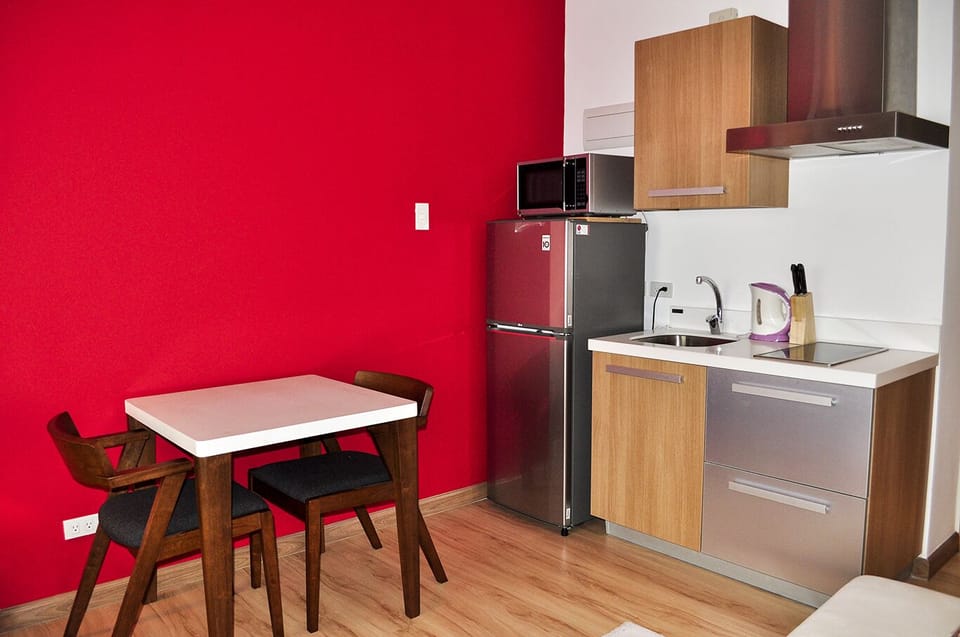 Lovely Studio Unit @ Knightsbridge 2513