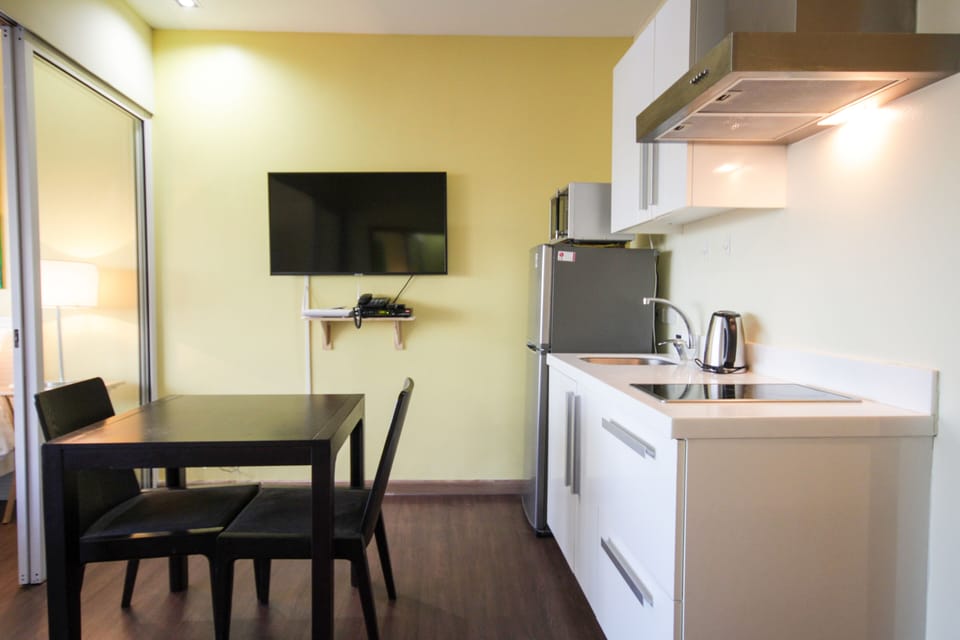 1-BR Unit @ Knightsbridge 4814