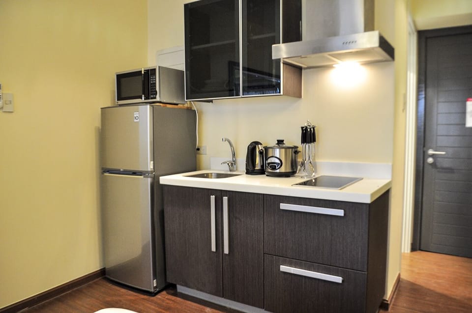 Studio Unit @ Knightsbridge w/ Free Wifi