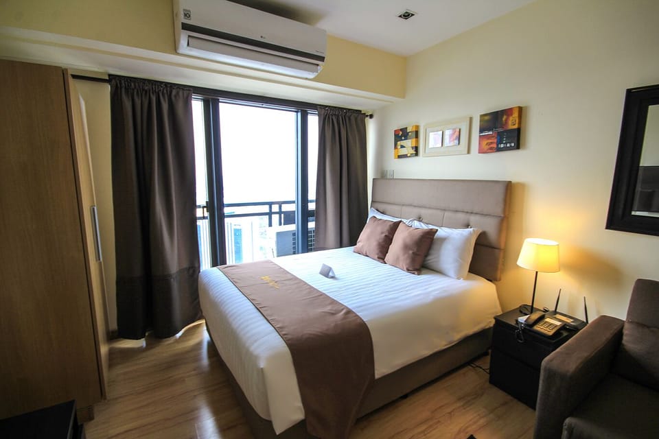 Studio Unit @ Knightsbridge 4313