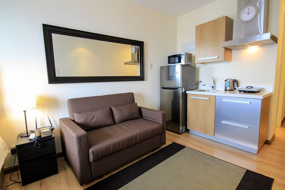 Studio Unit @ Knightsbridge 4313