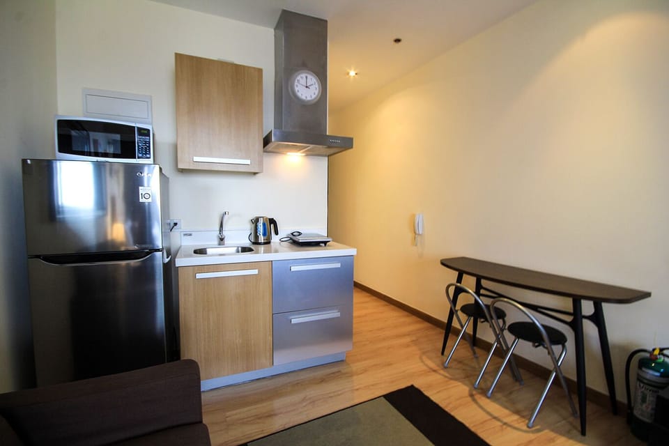 Studio Unit @ Knightsbridge 4313