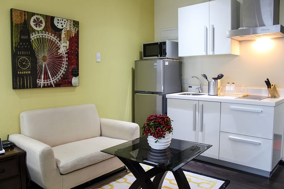 Studio unit @ Knightsbridge 5808