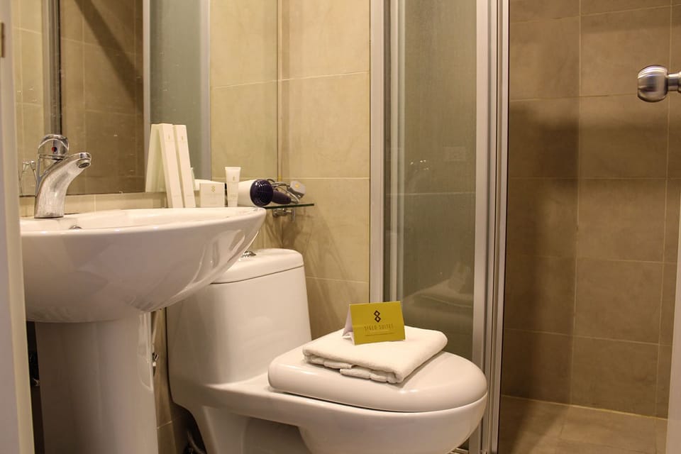 Studio unit @ Knightsbridge 5808