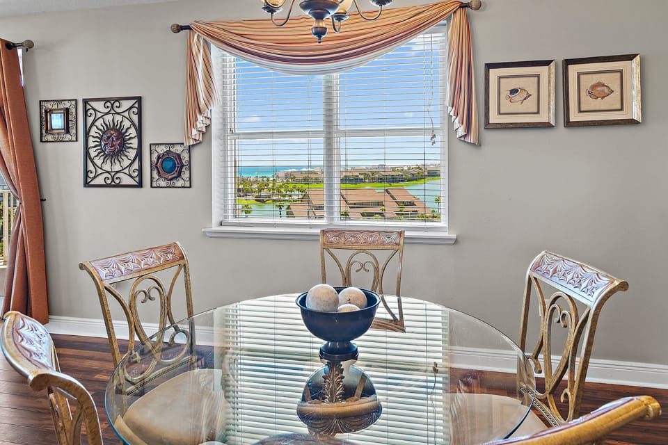 Seating for four at the dining table