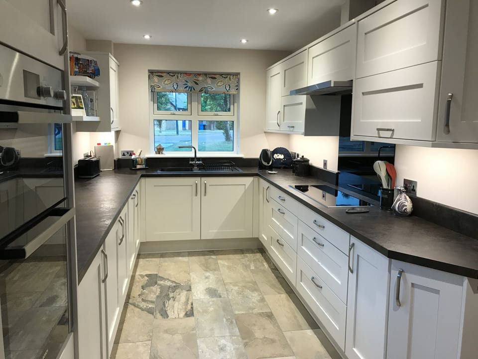 Fully equipped kitchen. Dishwasher, induction hob, microwave.