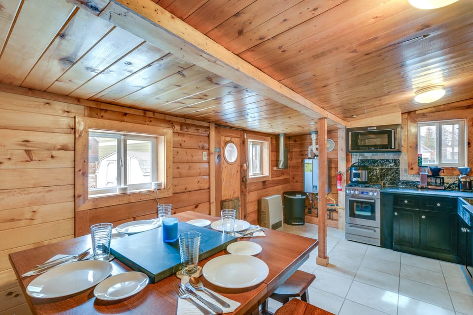 Dining Table | Dishware & Flatware Provided