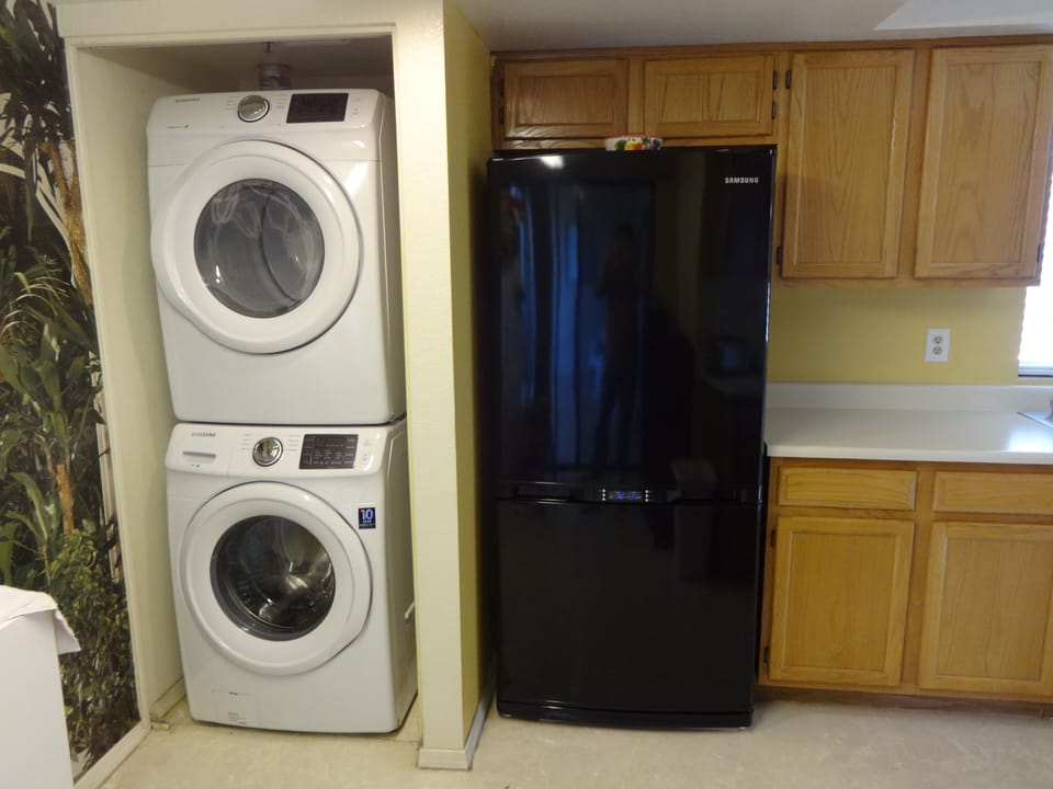 Samsung Washer / dryer &
Refrigerator
