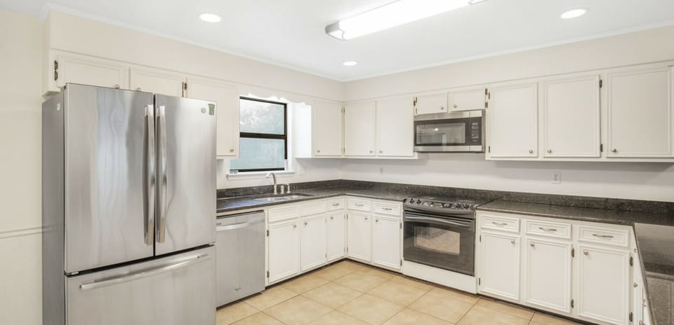 Kitchen (second floor)